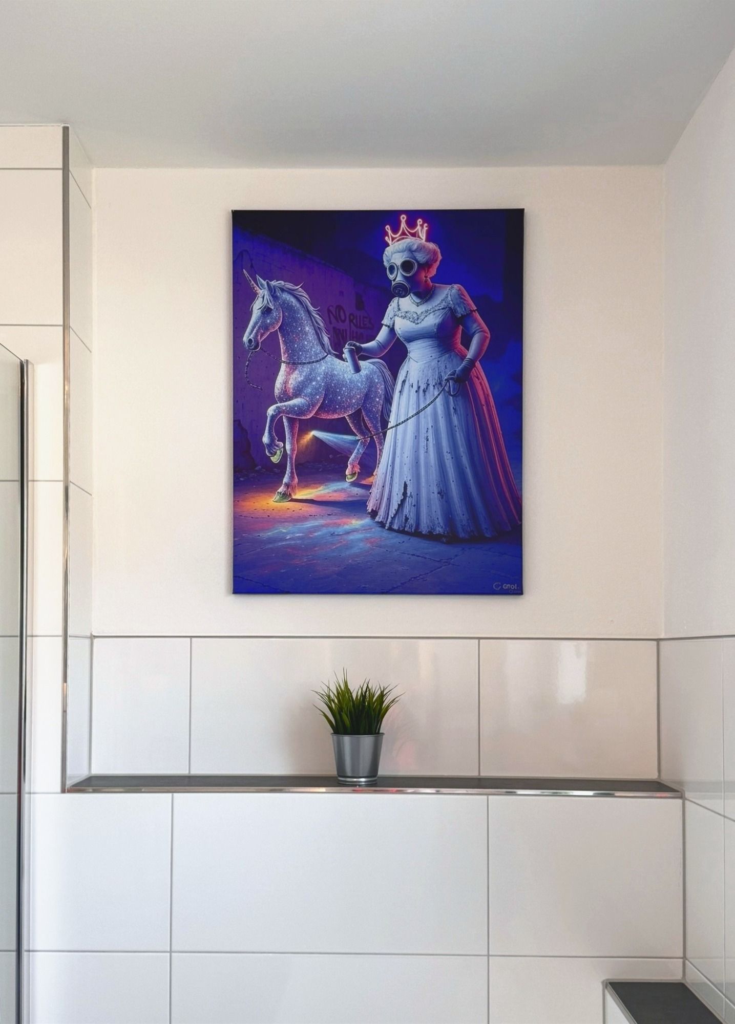 Bad: Wandbild einer Queen über der Badewanne