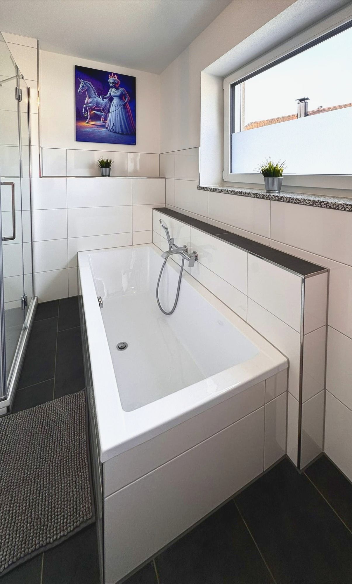 Badewanne unter dem Fenster