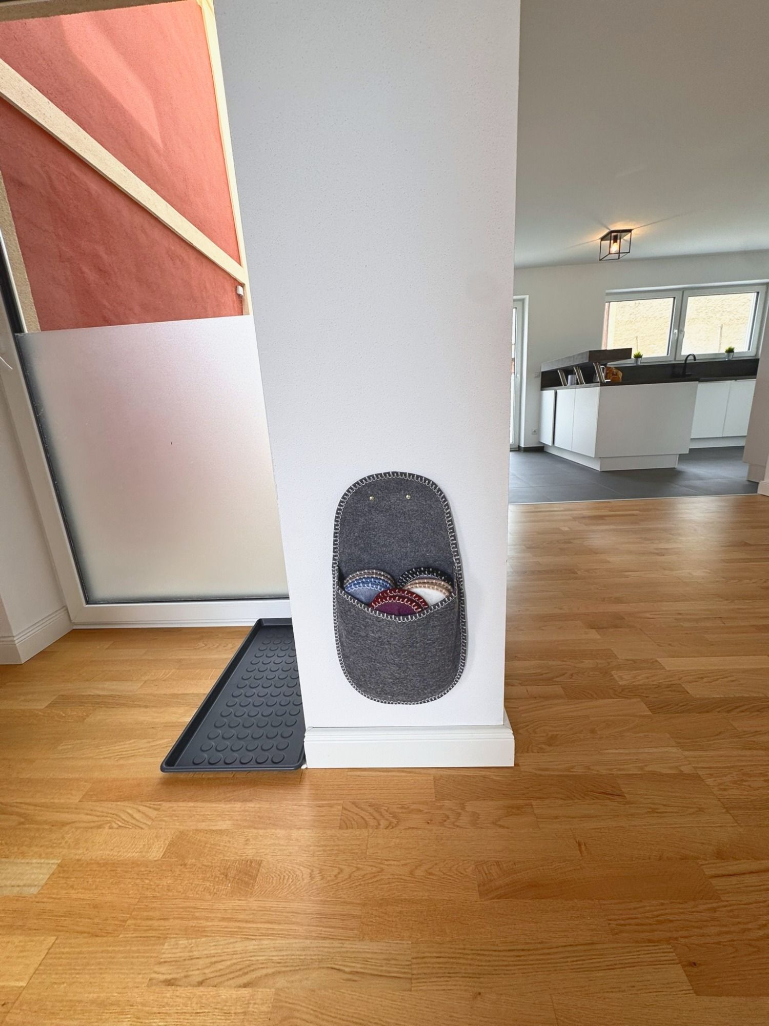 Hausschuhe für Gäste am Eingang